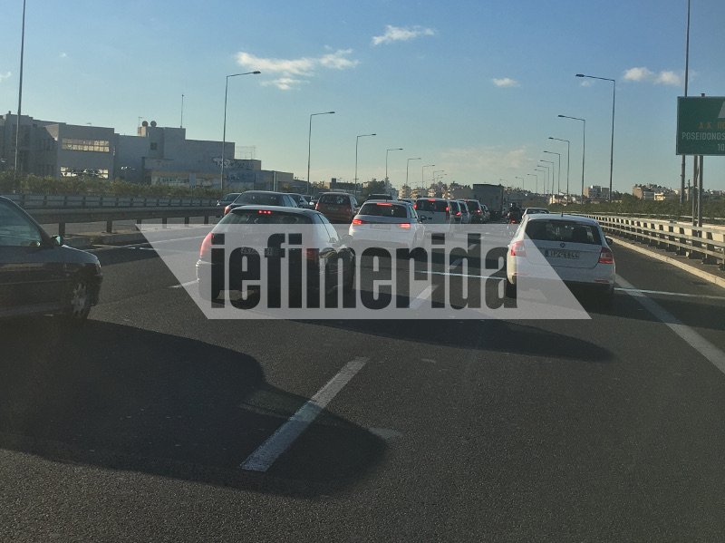 Κυκλοφοριακό «έμφραγμα» στην εθνική οδό στον Πειραιά -Ουρές χιλιομέτρων [εικόνες] | iefimerida.gr 0