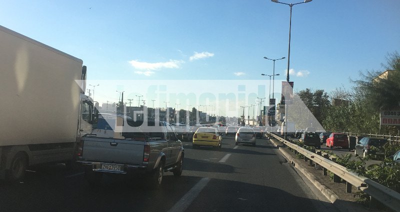 Κυκλοφοριακό «έμφραγμα» στην εθνική οδό στον Πειραιά -Ουρές χιλιομέτρων [εικόνες] | iefimerida.gr 1