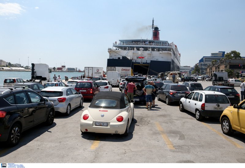 Αυξημένη η κίνηση στα λιμάνια -«Βούλιαξε» από αδειούχους ο Πειραιάς [εικόνες] | iefimerida.gr 8