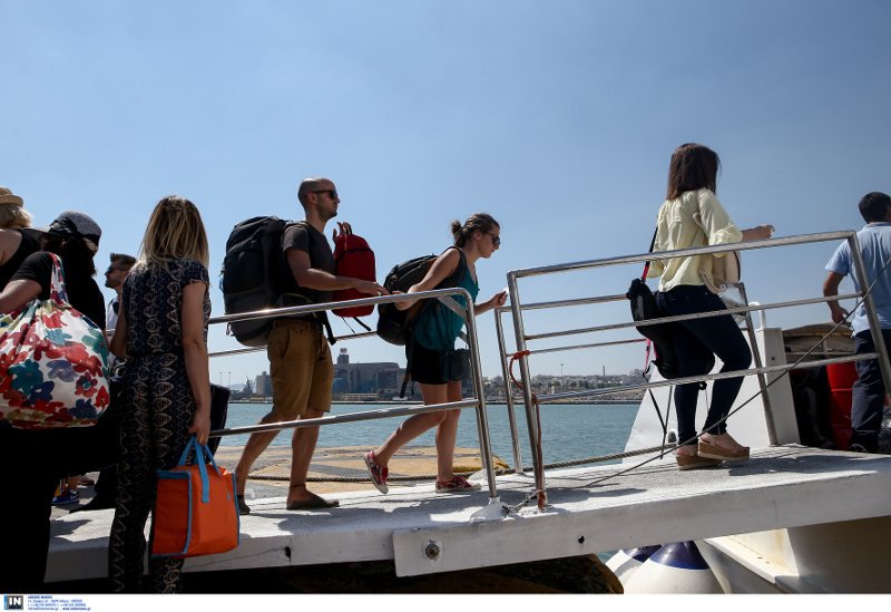 Αυξημένη η κίνηση στα λιμάνια -«Βούλιαξε» από αδειούχους ο Πειραιάς [εικόνες] | iefimerida.gr 12