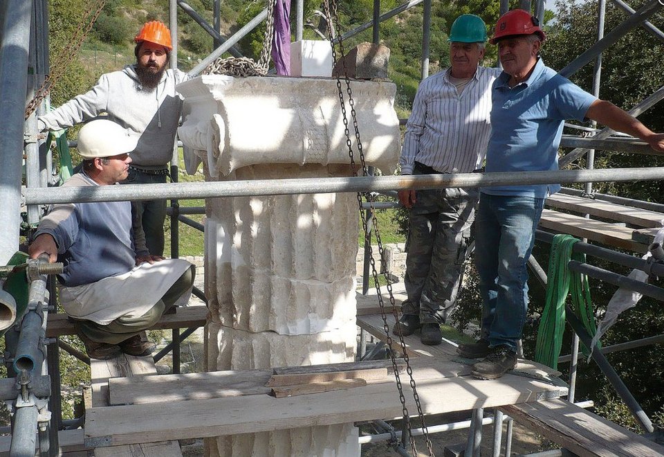 Αρχαία Ολυμπία: Αναστηλώθηκε σπάνιος κίονας της εποχής των Πτολεμαίων [εικόνες]  | iefimerida.gr 1