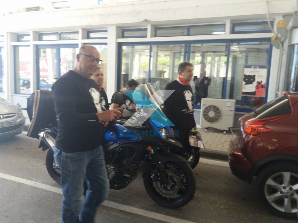 Εφτασε στους Κήπους στον Εβρο ο αντίπαλος του Ερντογάν -Φωτογραφήθηκε με οπαδούς του [εικόνες] | iefimerida.gr 0