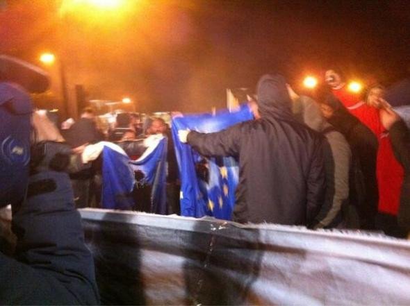Κύπριοι διαδηλωτές έκαψαν σημαίες της ΕΕ [εικόνα] | iefimerida.gr 0
