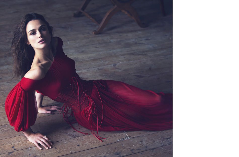 Η Κίρα Νάιτλι ποζάρει topless και διαμαρτύρεται για το φώτοσοπ [εικόνες] | iefimerida.gr 3