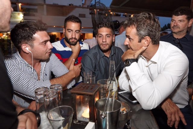 Η συνάντηση του Κυριάκου Μητσοτάκη στη Ζάκυνθο με τους νέους του νησιού [εικόνες] | iefimerida.gr 0