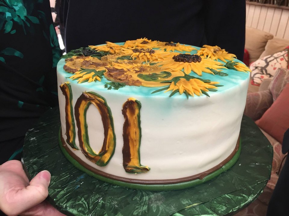 Ο Κεργκ Ντάγκλας έγινε 101 ετών -Γιόρτασε με τον γιό του [εικόνες] | iefimerida.gr 3