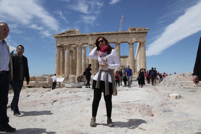 Στην Ακρόπολη η Κίρσνερ -Οι selfie με Αργεντινούς και οι γνώσεις της για την αρχαία Ελλάδα [εικόνες] | iefimerida.gr 3