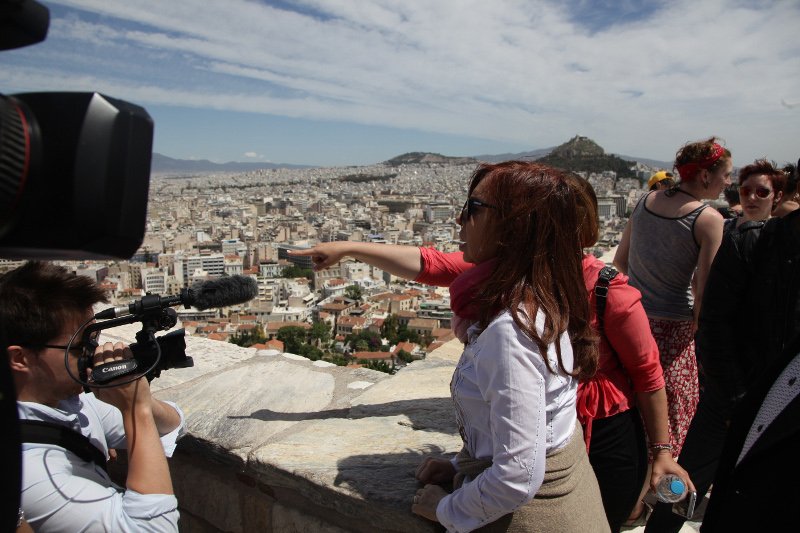 Στην Ακρόπολη η Κίρσνερ -Οι selfie με Αργεντινούς και οι γνώσεις της για την αρχαία Ελλάδα [εικόνες] | iefimerida.gr 4