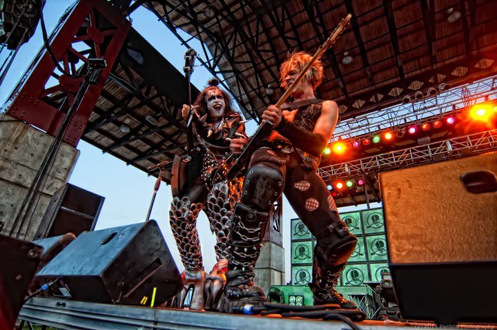 Διάσημοι ροκ σταρ σε άγνωστες πτυχές της ζωής τους [εικόνες] | iefimerida.gr 10