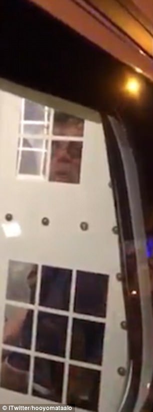 Προκλητικός ο οδηγός του βαν στο Λονδίνο- Εστελνε φιλάκια στην κάμερα μετά τη σύλληψή του [εικόνες & βίντεο] | iefimerida.gr 0