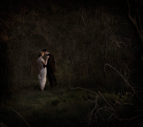 Δέκα συν ένα γαμήλια φιλιά -Οταν ο γαμπρός ασπάζεται τη νύφη και οι προσκεκλημένοι τους αποθεώνουν [εικόνες] | iefimerida.gr 1