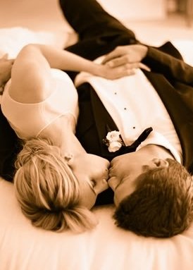 Δέκα συν ένα γαμήλια φιλιά -Οταν ο γαμπρός ασπάζεται τη νύφη και οι προσκεκλημένοι τους αποθεώνουν [εικόνες] | iefimerida.gr 4