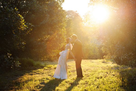 Δέκα συν ένα γαμήλια φιλιά -Οταν ο γαμπρός ασπάζεται τη νύφη και οι προσκεκλημένοι τους αποθεώνουν [εικόνες] | iefimerida.gr 6