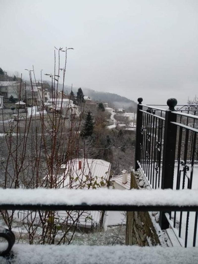 Η μισή Ελλάδα στα λευκά -Εκπληκτικές εικόνες, χιόνι μέχρι τη θάλασσα [εικόνες & βίντεο] | iefimerida.gr 7