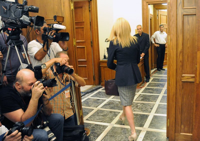 Η μοδάτη Τζάκρη και οι φωσφοριζέ λεπτομέρειες της Μαρίας Κόλλια [εικόνες] | iefimerida.gr 1