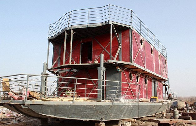 Σύγχρονος Νώε - Εφτιαξε κιβωτό για να σωθεί από το τέλος του κόσμου στις... 21/12 [εικόνες] | iefimerida.gr 2