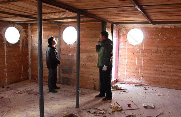 Σύγχρονος Νώε - Εφτιαξε κιβωτό για να σωθεί από το τέλος του κόσμου στις... 21/12 [εικόνες] | iefimerida.gr 3