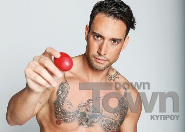 Ο σέξι συμπρωταγωνιστής της Αντζελας στη διαφήμιση του Jumbo φωτογραφίζεται γυμνός [εικόνες] | iefimerida.gr 3