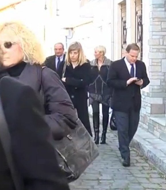 Ολη η οικογένεια Καραμανλή αποχαιρέτησε την Αθηνά [εικόνες] | iefimerida.gr 1