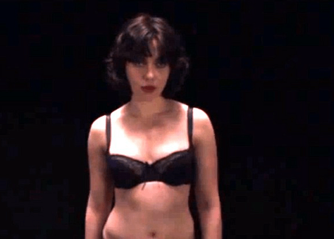  Η ημίγυμνη Σκάρλετ Γιόχανσον προσκαλεί άγνωστους άντρες στο βαν της [βίντεο]  | iefimerida.gr 0