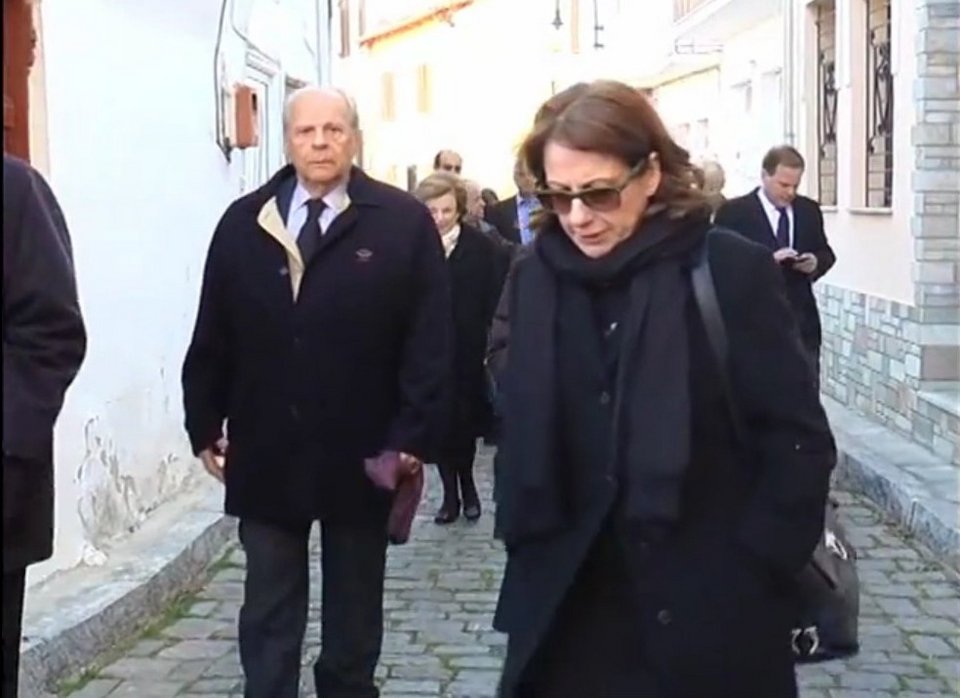 Ολη η οικογένεια Καραμανλή αποχαιρέτησε την Αθηνά [εικόνες] | iefimerida.gr 2