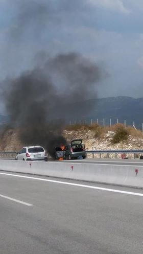 Ιωάννινα: Αυτοκίνητο τυλίχθηκε στις φλόγες στα διόδια Τερόβου [εικόνες] | iefimerida.gr 2