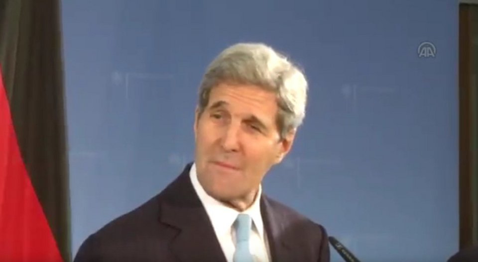 Οταν ο Τζον Κέρι έχασε τα λόγια του με την καλλονή υπάλληλο του ΥΠΕΞ της Γερμανίας [εικόνες & βίντεο] | iefimerida.gr 2
