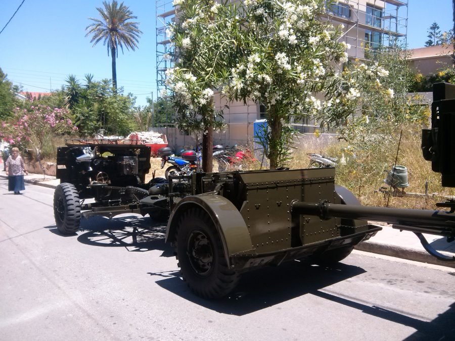 Η Κρητική γη υποδέχτηκε τον Κων. Μητσοτάκη -Με μπαλωθιές το τελευταίο αντίο | iefimerida.gr 17