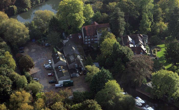 Πλημμύρισε το σπίτι-«παλάτι» του Τζορτζ Κλούνεϊ στη Βρετανία [εικόνες]  | iefimerida.gr 2