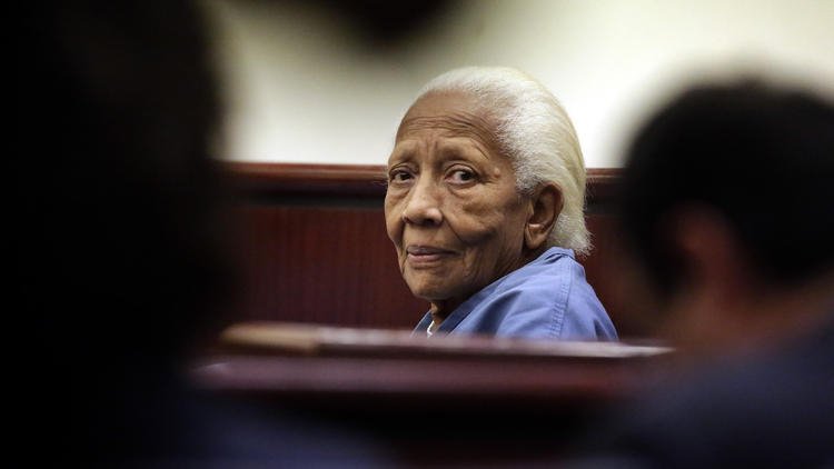 Αμετανόητη η πιο διάσημη κλέφτρα της Αμερικής- Εκλεψε στα 85 της σκουλαρίκια Dior [εικόνες]  | iefimerida.gr 4