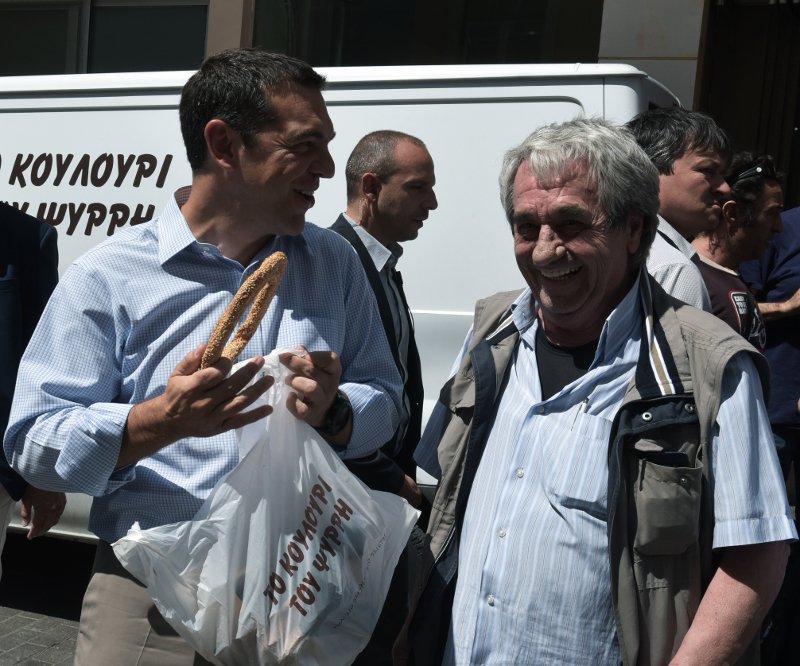 Η στάση του Αλέξη Τσίπρα για... κουλούρι [εικόνες] | iefimerida.gr 1