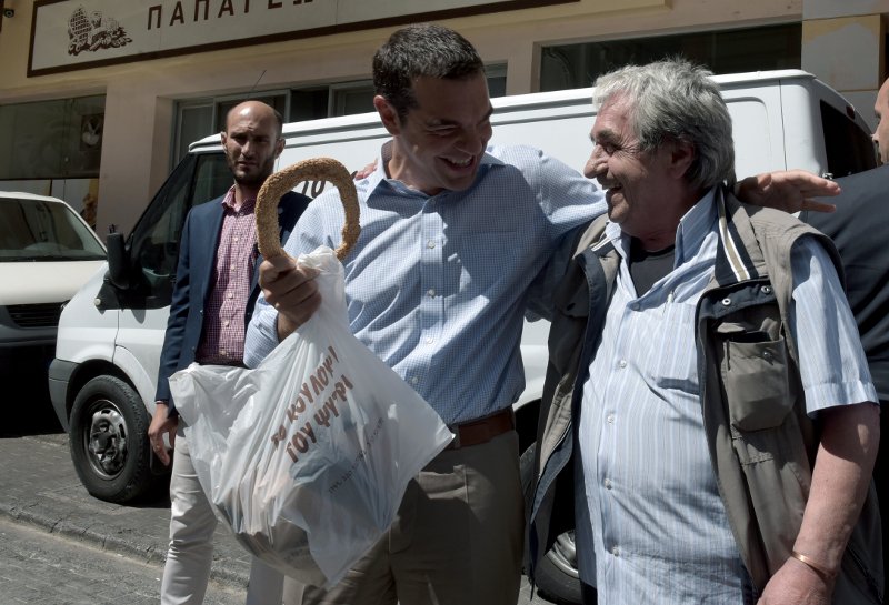 Η στάση του Αλέξη Τσίπρα για... κουλούρι [εικόνες] | iefimerida.gr 2