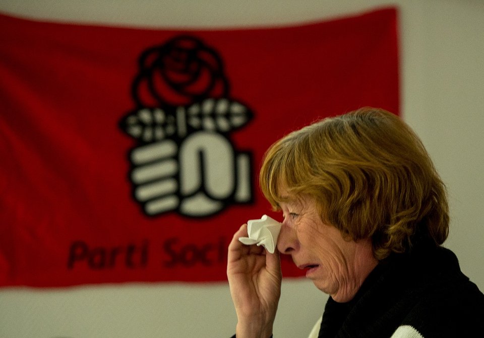 Γιατί καταρρέει το σοσιαλιστικό κόμμα στη Γαλλία -Εκλαψαν στις χθεσινές εκλογές οι ψηφοφόροι του [εικόνες] | iefimerida.gr 2