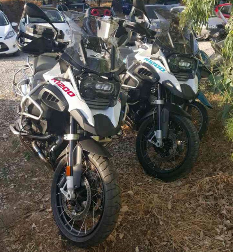 Χειροπέδες στα μέλη σπείρας που είχαν κλέψει ΙΧ εφοπλιστή και επιχειρηματιών -Ενα γκαράζ γεμάτο αυτοκίνητα | iefimerida.gr 3