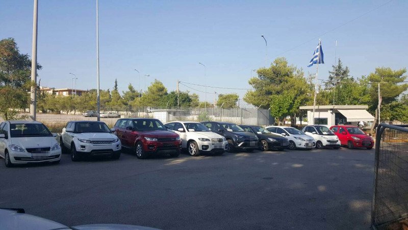 Χειροπέδες στα μέλη σπείρας που είχαν κλέψει ΙΧ εφοπλιστή και επιχειρηματιών -Ενα γκαράζ γεμάτο αυτοκίνητα | iefimerida.gr 2