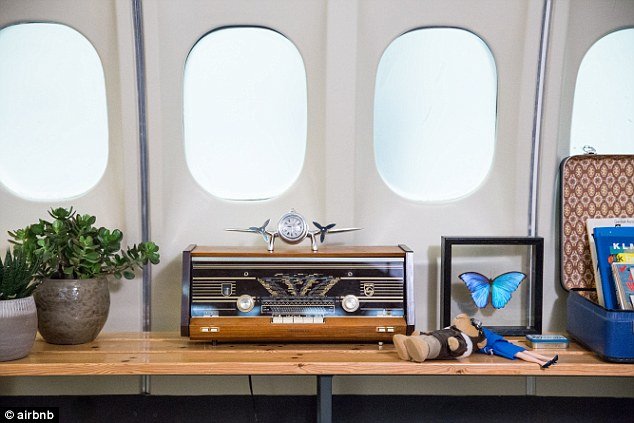 Jet μεταμορφώθηκε σε πολυτελές pop-up hotel: Το ιδιωτικό σινεμά, το playroom και το καθιστικό-γραφείο [εικόνες] | iefimerida.gr 1