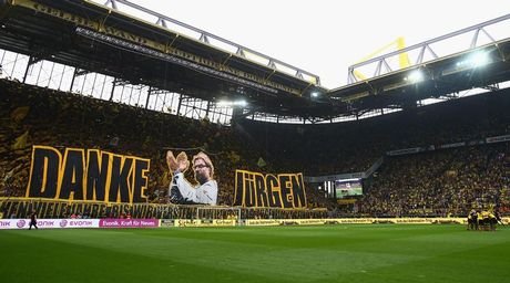 Συγκίνηση και δάκρυα στο «αντίο» του Γιούργκεν Κλοπ - Έτσι τον αποχαιρέτισε η Ντόρτμουντ [εικόνες & βίντεο] | iefimerida.gr 0