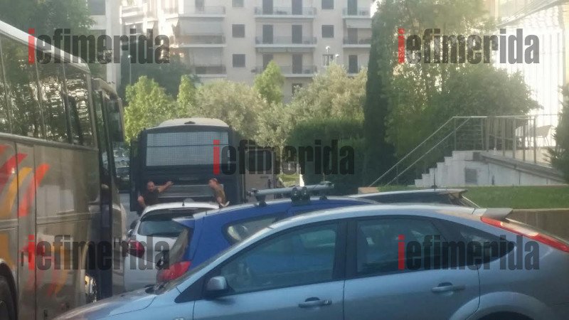 Το αίνιγμα με το ξενοδοχείο των Τροϊκανών -Κλούβα και άνδρες των ΜΑΤ έχουν ζώσει από τα ξημερώματα το Hilton [εικόνες]  | iefimerida.gr 4