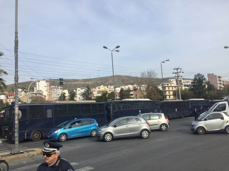 Σχιστό: Παράλληλες συγκεντρώσεις αντιφασιστικών οργανώσεων και Χρυσής Αυγής για το κέντρο φιλοξενίας στο Σχιστό | iefimerida.gr 0