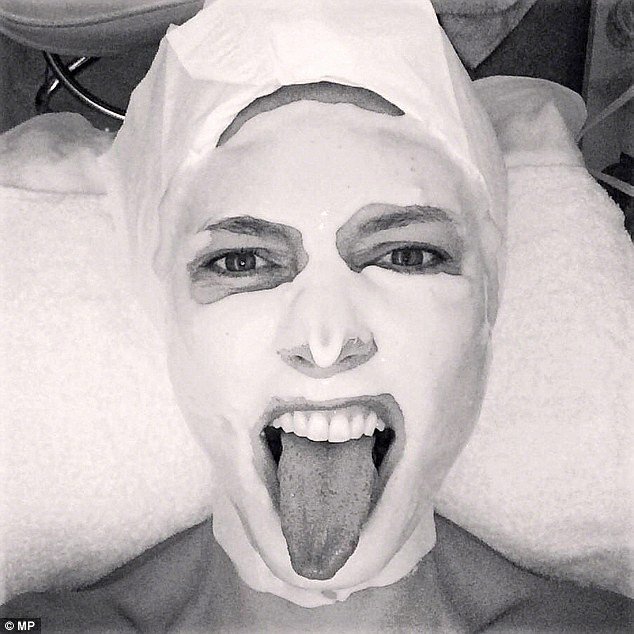 Οι σταρ σε υστερία: Βάζουν μάσκες και μοιάζουν με Χάνιμπαλ Λέκτερ [εικόνες] | iefimerida.gr 6