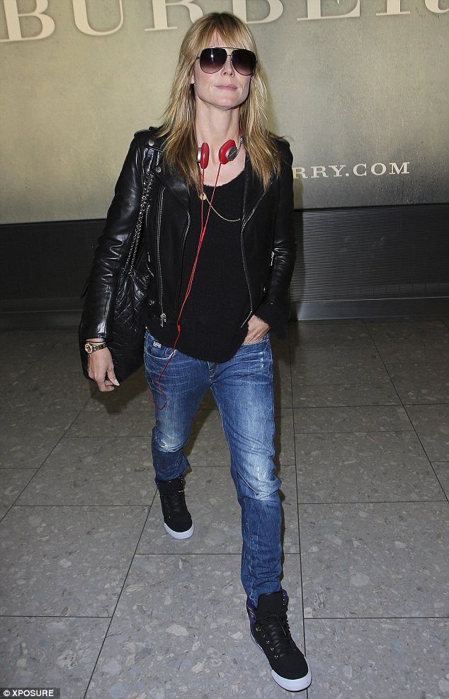 Η Χάιντι Κλουμ είναι μια χαρωπή 40αρα: Χωρίς μακιγιάζ, με σπορ ντύσιμο μοιάζει με νοικοκυρά [εικόνες] | iefimerida.gr 0