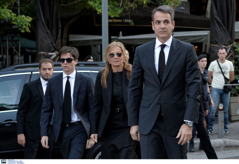 Κωνσταντίνος Μητσοτάκης: Λαϊκό προσκύνημα στη Μητρόπολη [εικόνες & βίντεο] | iefimerida.gr 6