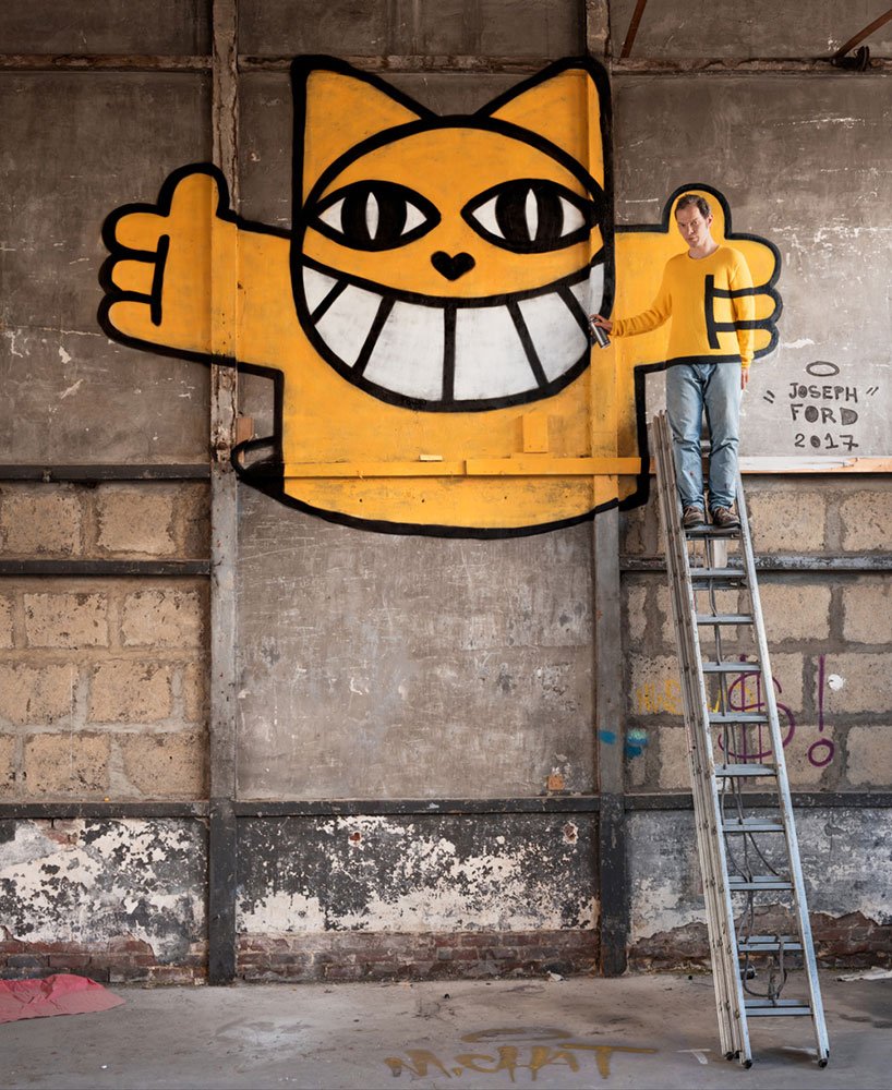 Πλεχτά καμουφλάζ! Εγιναν ένα με την... πόλη [εικόνες] | iefimerida.gr 3