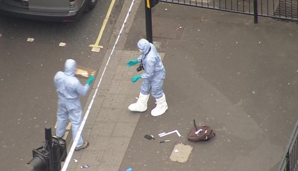 Συνελήφθη άνδρας με σακίδιο γεμάτο μαχαίρια, έξω από το γραφείο της Τερέζα Μέι [εικόνες & βίντεο] | iefimerida.gr 2