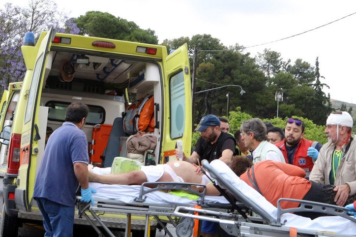 Κεραυνός «χτύπησε» τουρίστες στην Κνωσό -19 τραυματίες, μία γυναίκα υπέστη ανακοπή [εικόνες] | iefimerida.gr 7