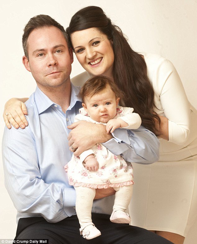 Απίστευτη ιστορία στη Βρετανία: Οικογένεια έκανε το πρώτο της κορίτσι μετά από... 200 χρόνια [εικόνες] | iefimerida.gr 1