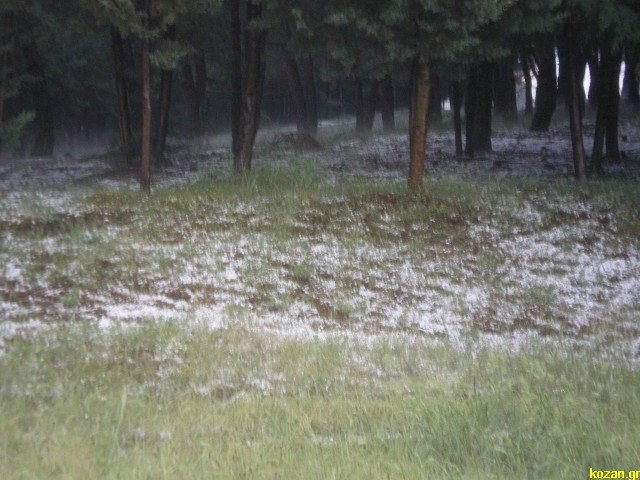 Απίστευτο: Χαλάζι σε μέγεθος φουντουκιού έπληξε Κοζάνη και Καστοριά [εικόνες & βίντεο] | iefimerida.gr 8