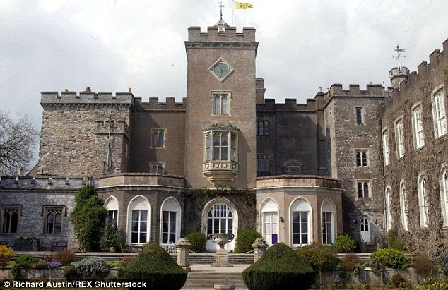 Από ναυαγοσώστρια στο Μπέιγουοτς κόμισσα με δικό της κάστρο στην Αγγλία [εικόνες]  | iefimerida.gr 3