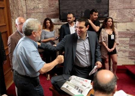 Καρέ-καρέ η συνεδρίαση της ΚΟ του ΣΥΡΙΖΑ -Τα χειροκροτήματα, η βλοσυρή Ζωή, ο Βαρουφάκης αλλού [εικόνες] | iefimerida.gr 4