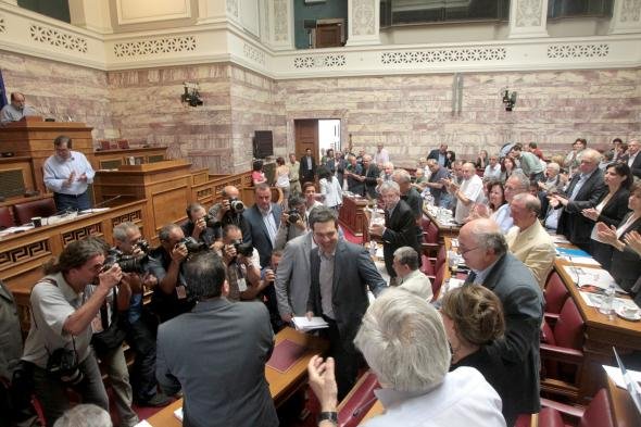 Καρέ-καρέ η συνεδρίαση της ΚΟ του ΣΥΡΙΖΑ -Τα χειροκροτήματα, η βλοσυρή Ζωή, ο Βαρουφάκης αλλού [εικόνες] | iefimerida.gr 8